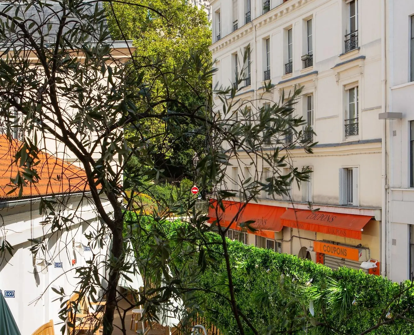 Le Village Montmartre By Hiphophostels