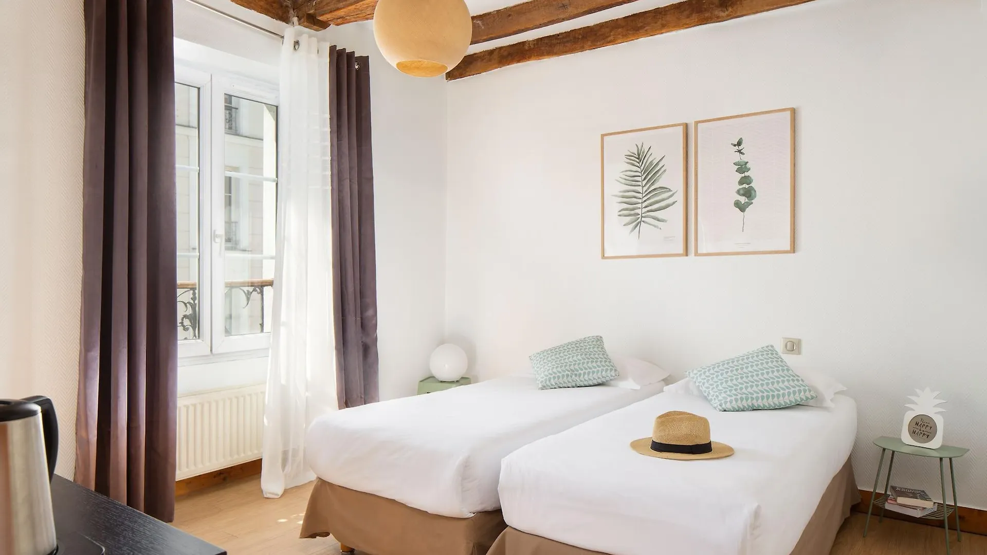 Hostel Le Village Montmartre By Hiphophostels